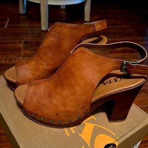 These are brand new . Never worn . KORS brand